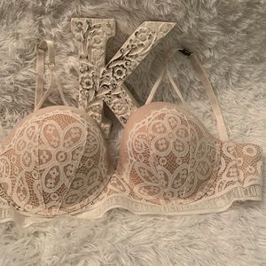 Victoria’s Secret bra 38D NWT